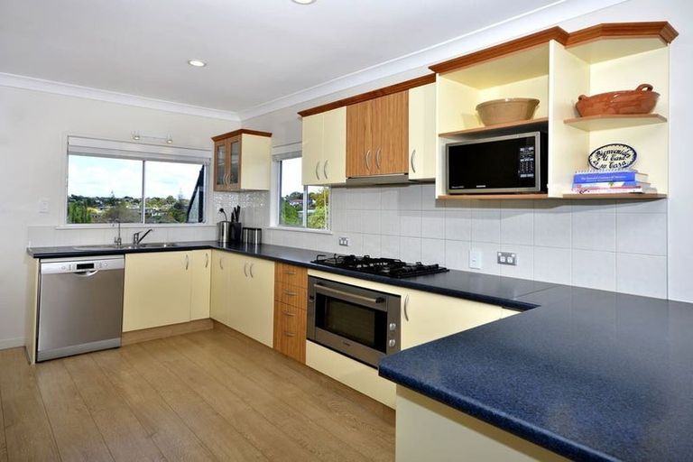 Photo of property in 20 Geoffrey Road, Torbay, Auckland, 0630