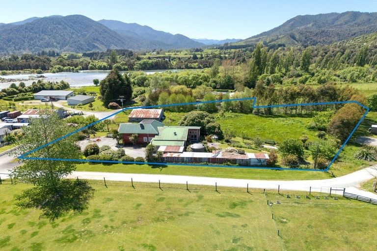 Photo of property in 28 Grey Street, Murchison, 7007