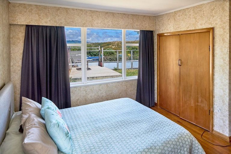 Photo of property in 16 Walker Avenue, Paremata, Porirua, 5026