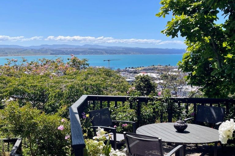 Photo of property in 35 Goldsmith Road, Hospital Hill, Napier, 4110