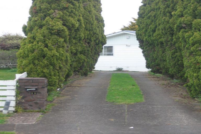 Photo of property in 11 Leatham Crescent, Opaheke, Papakura, 2113