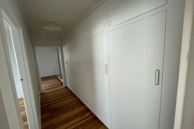 Photo of property in 1b Verbena Road, Birkdale, Auckland, 0626