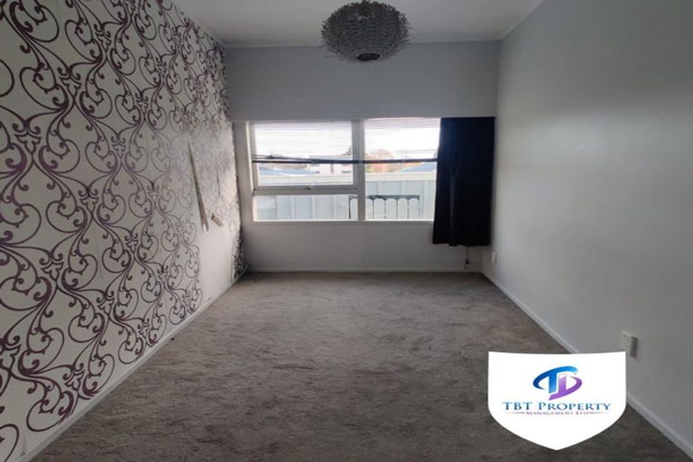 Photo of property in 12a Waiari Road, Conifer Grove, Takanini, 2112