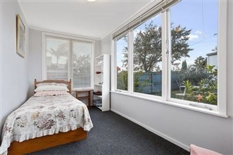 Photo of property in 49 View Road, Henderson, Auckland, 0612