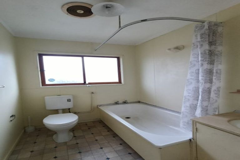 Photo of property in 2/21 Wanaka Place, Pakuranga Heights, Auckland, 2010