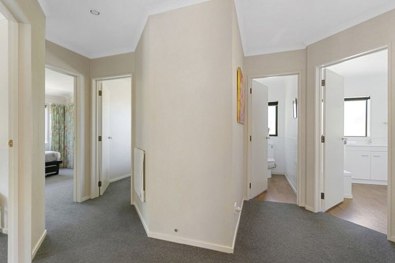 Photo of property in 30 Fairview Terrace, Waipahihi, Taupo, 3330