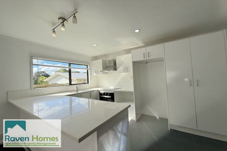 Photo of property in 20 Caspian Close, New Lynn, Auckland, 0600