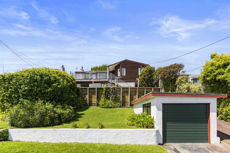 Photo of property in 8 Webb Place, Forrest Hill, Auckland, 0620