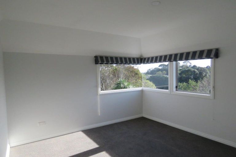 Photo of property in 5 Flight Place, Lower Vogeltown, New Plymouth, 4310