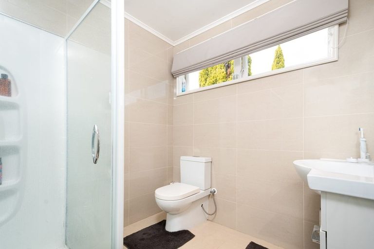 Photo of property in 22 Awaroa Road, Sunnyvale, Auckland, 0612