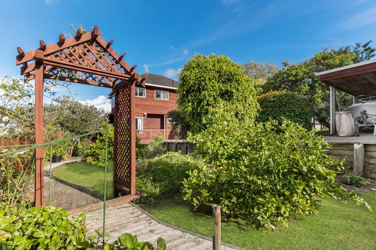 Photo of property in 19 Hazards Road, Weymouth, Auckland, 2103