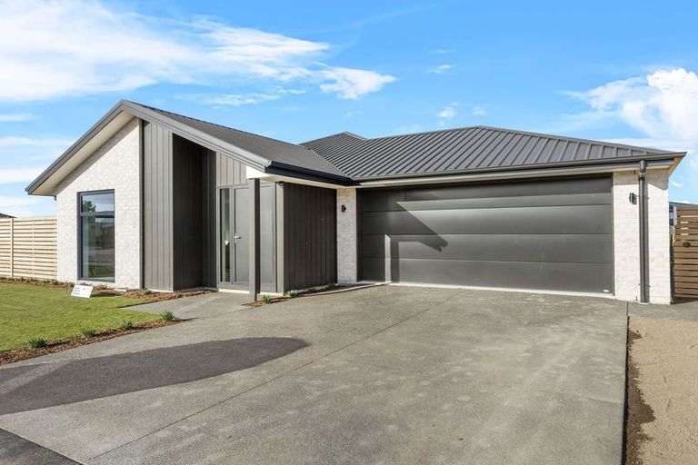 Photo of property in 16 Eccles Place, Halswell, Christchurch, 8025