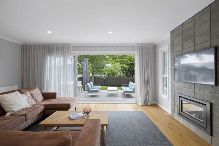 Photo of property in 10 Litchfield Place, Clarks Beach, 2122