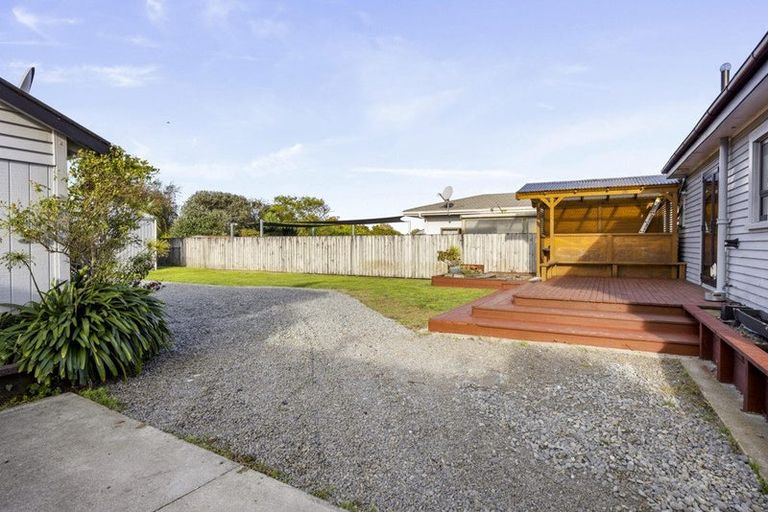 Photo of property in 112 Glover Road, Hawera, 4610