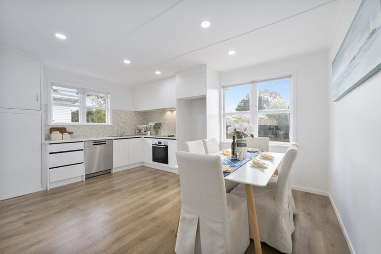 Photo of property in 33 Longburn Road, Henderson, Auckland, 0610