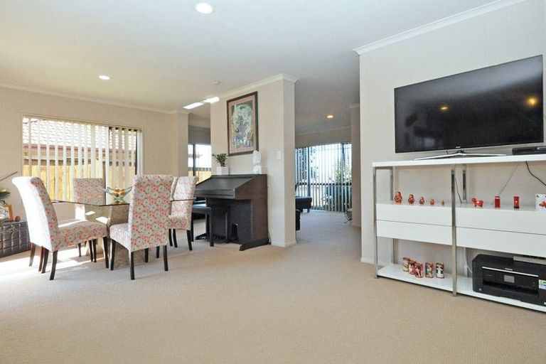 Photo of property in 30 Skelton Avenue, Randwick Park, Auckland, 2105