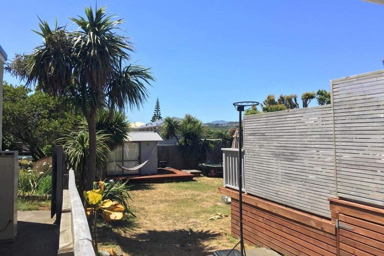 Photo of property in 123 Queens Drive, Lyall Bay, Wellington, 6022