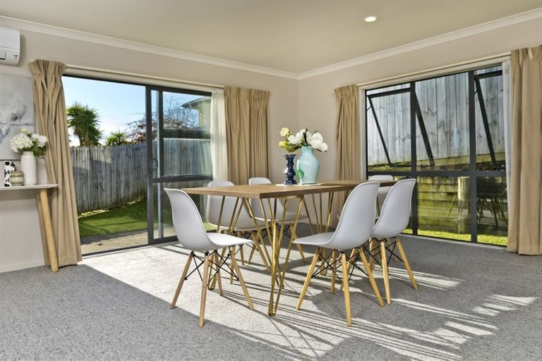 Photo of property in 14 Sapperton Drive, Henderson, Auckland, 0612