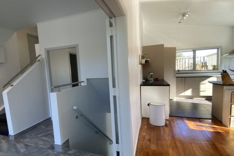 Photo of property in 76 Dowse Drive, Maungaraki, Lower Hutt, 5010