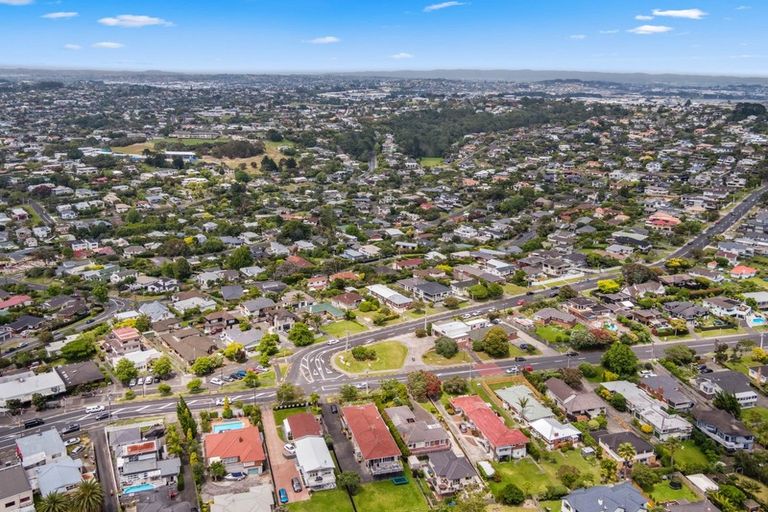 Photo of property in 19 Knights Road, Rothesay Bay, Auckland, 0630