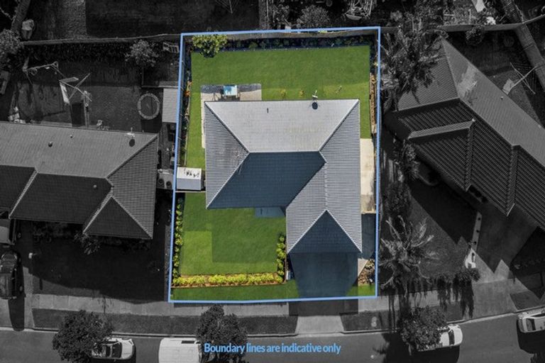 Photo of property in 6 Frank Bunce Grove, Flat Bush, Auckland, 2019