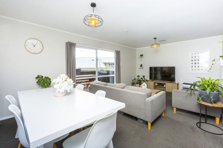 Photo of property in 63 Norana Road, Timberlea, Upper Hutt, 5018