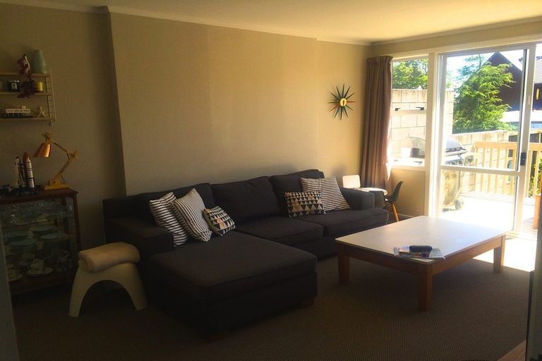 Photo of property in 19a Otakau Road, Milford, Auckland, 0620