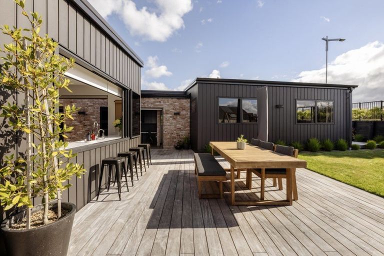 Photo of property in 1 Kiritiana Close, Pyes Pa, Tauranga, 3112