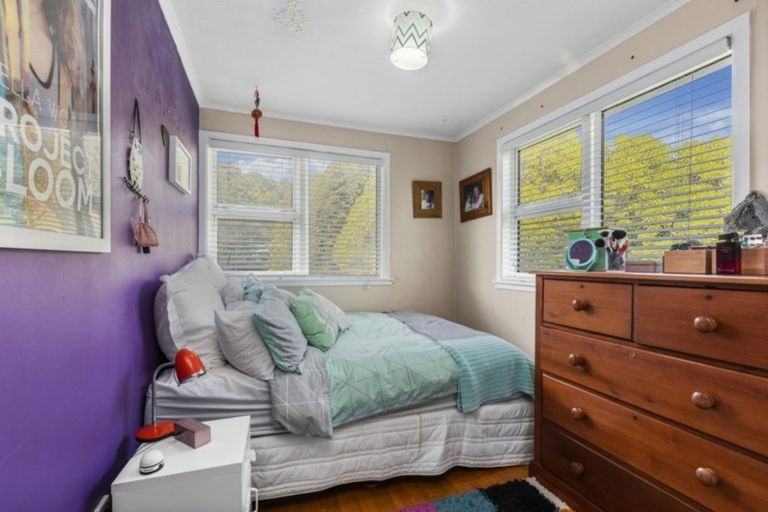Photo of property in 13 Stratton Street, Normandale, Lower Hutt, 5010