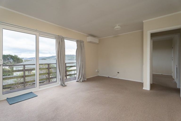 Photo of property in 9 Chetwode Grove, Newlands, Wellington, 6037