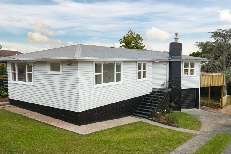 Photo of property in 46 Colwill Road, Massey, Auckland, 0614