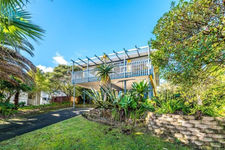 Photo of property in 15 Catalina Crescent, Forrest Hill, Auckland, 0620