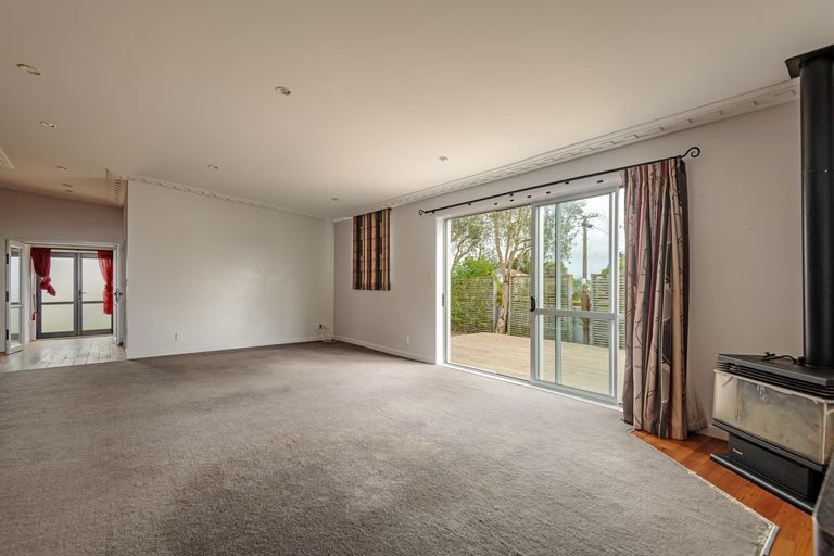 Photo of property in 2 Kowhai Street, Tokomaru, Palmerston North, 4474