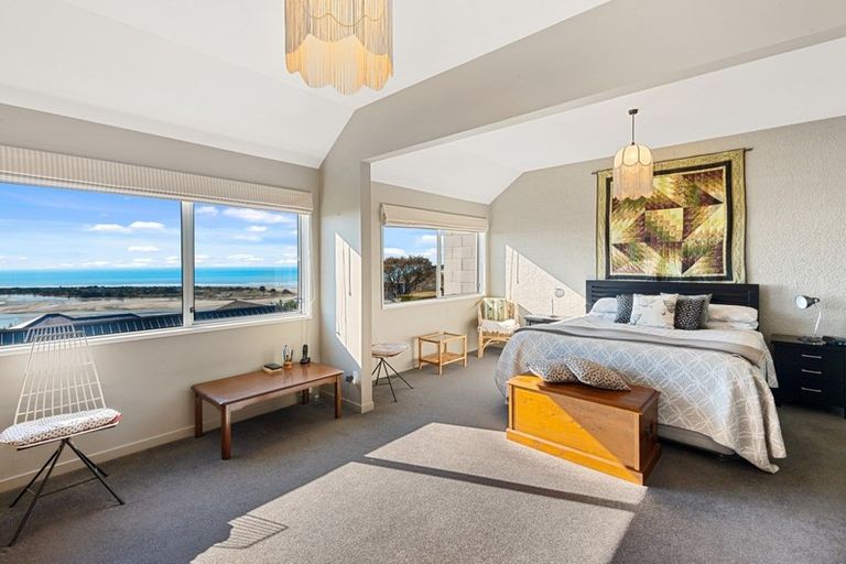 Photo of property in 2/112a Moncks Spur Road, Redcliffs, Christchurch, 8081