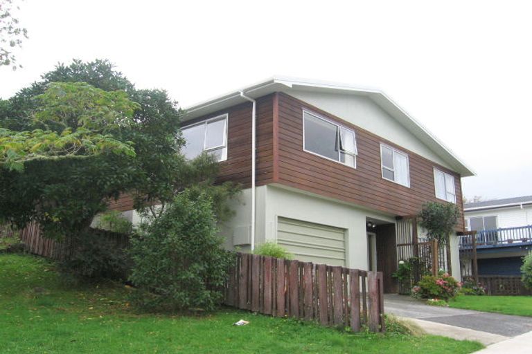 Photo of property in 12 Zande Terrace, Tawa, Wellington, 5028