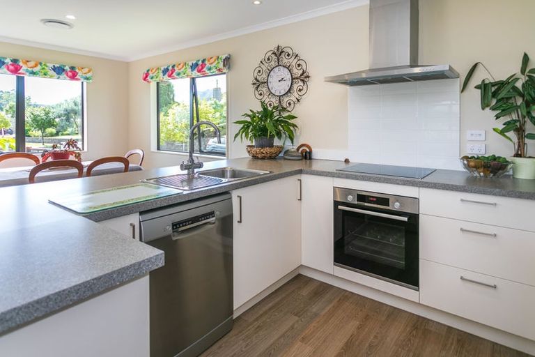 Photo of property in 23 Victoria Street, Coromandel, 3506