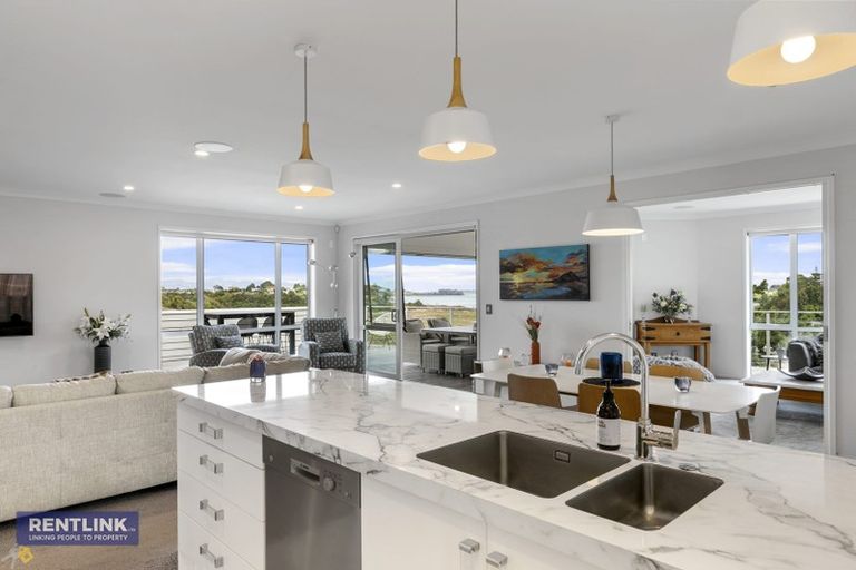 Photo of property in 32 Sereno Vista, Bellevue, Tauranga, 3110
