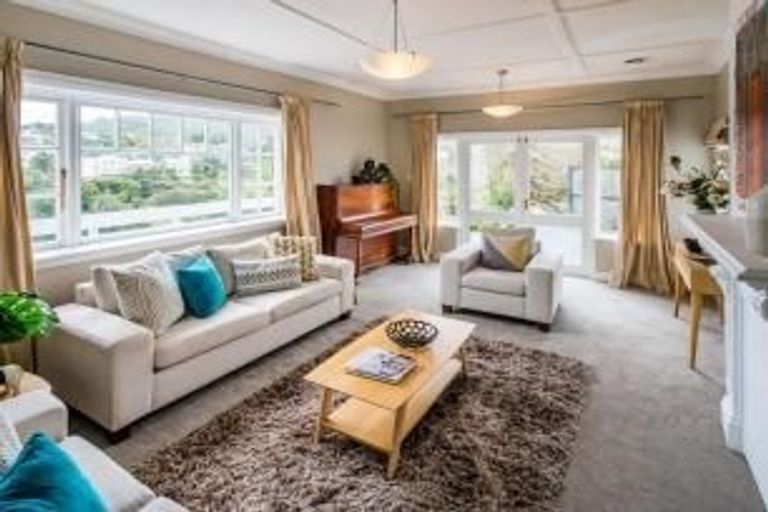 Photo of property in 52a Creswick Terrace, Northland, Wellington, 6012