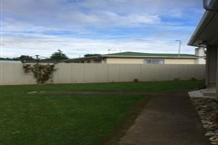 Photo of property in 19 Strathmore Avenue, Levin, 5510