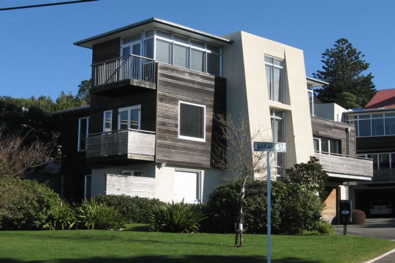 Photo of property in 23 Homewood Crescent, Karori, Wellington, 6012