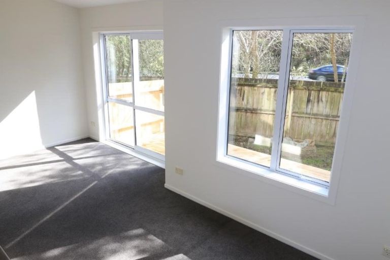 Photo of property in 2/30 John Jennings Drive, Oteha, Auckland, 0632