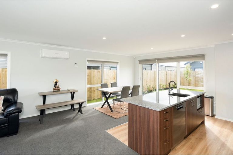 Photo of property in 2 Rotoiti Place, Paraparaumu, 5032