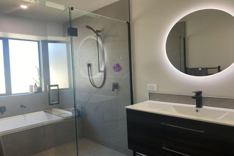 Photo of property in 21 Saint Michael Crescent, One Tree Point, 0118