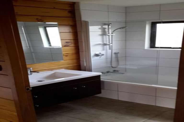 Photo of property in 1/70 Carnoustie Drive, Wattle Downs, Auckland, 2103