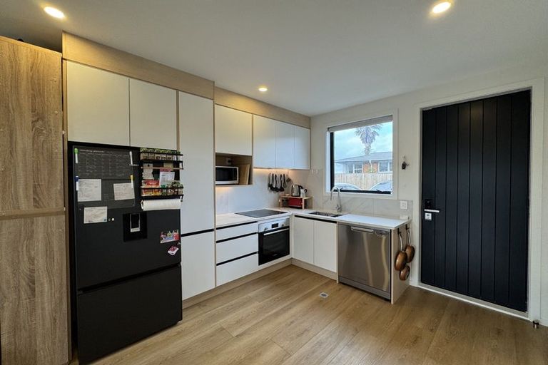 Photo of property in 27d Dawnhaven Drive, Te Atatu Peninsula, Auckland, 0610