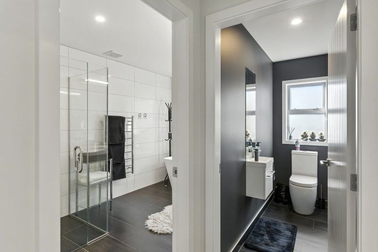 Photo of property in 22 Taranui Way, Paraparaumu Beach, Paraparaumu, 5032