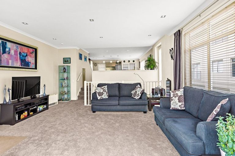 Photo of property in 31 Kensington Drive, Orewa, 0931