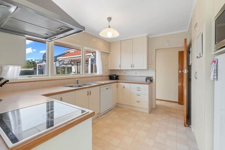 Photo of property in 45 Buckingham Crescent, Manukau, Auckland, 2025