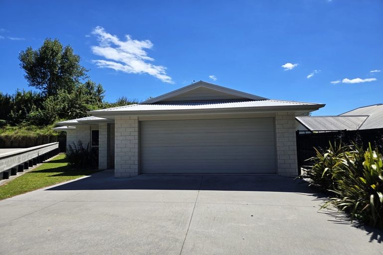 Photo of property in 2 Peter Burke Way, Pyes Pa, Tauranga, 3112