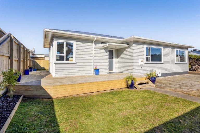 Photo of property in 23 Longfellow Road, Opunake, 4616